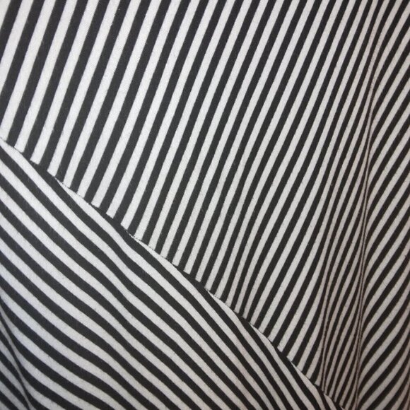 CHA CHA VENTE BLACK AND WHITE STRIPPED LONG MAXI SKIRT - Picture 2 of 3